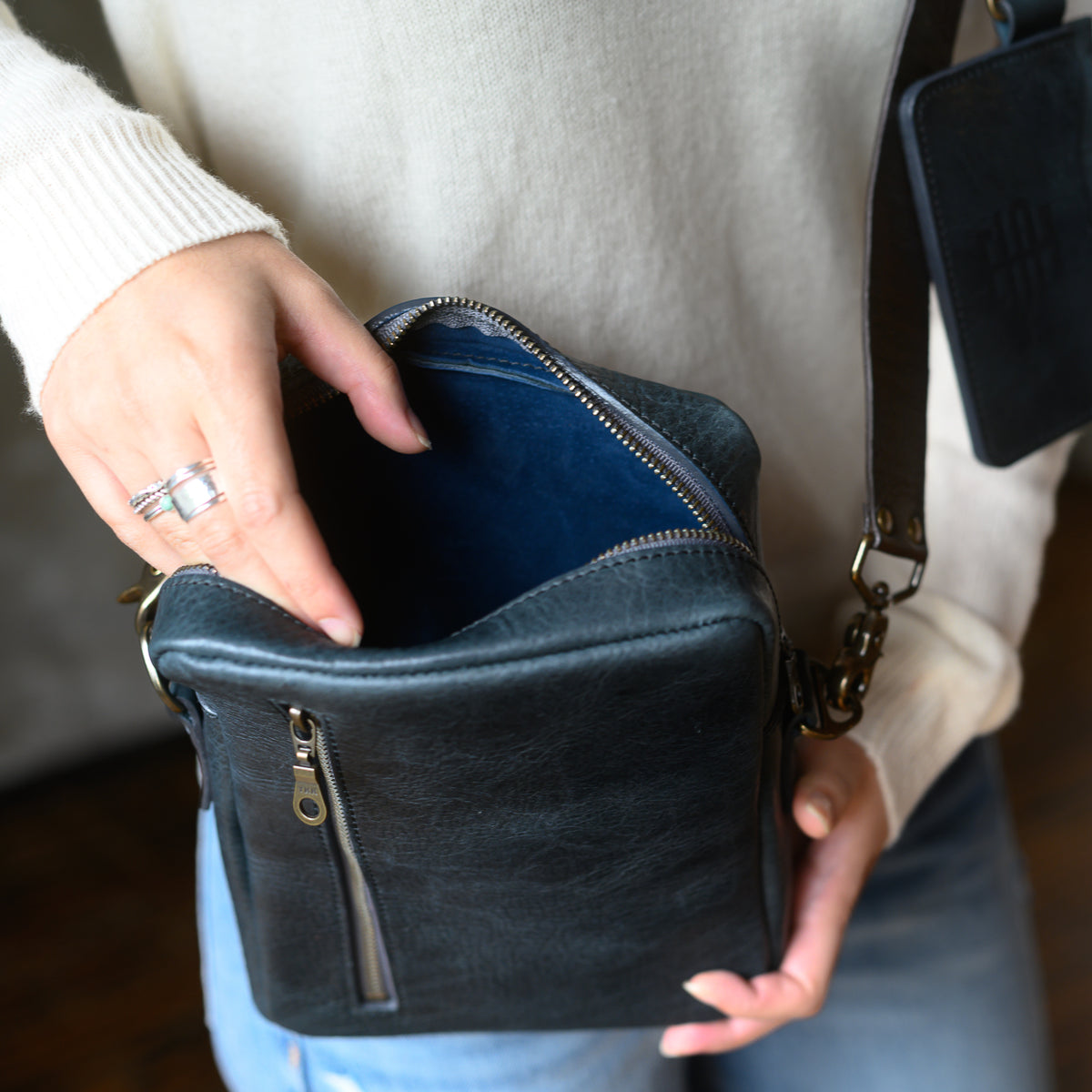 Mitney | Indigo Bison