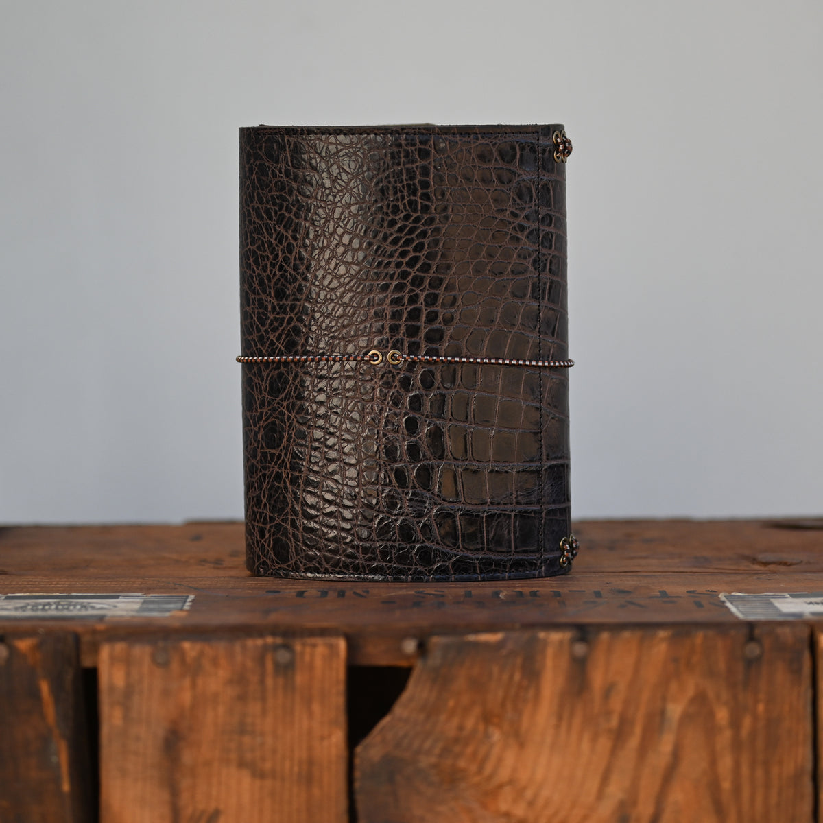 Folio LE | Espresso Croc